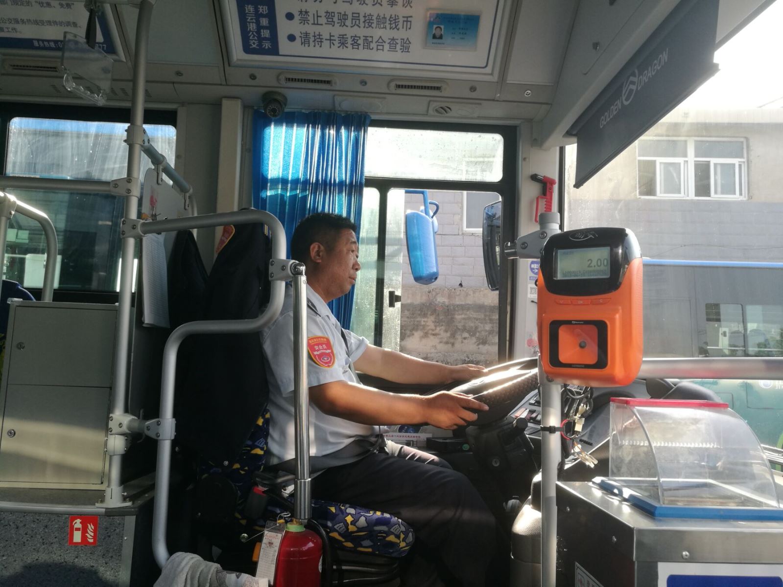 微笑服務(wù)，情暖你我他